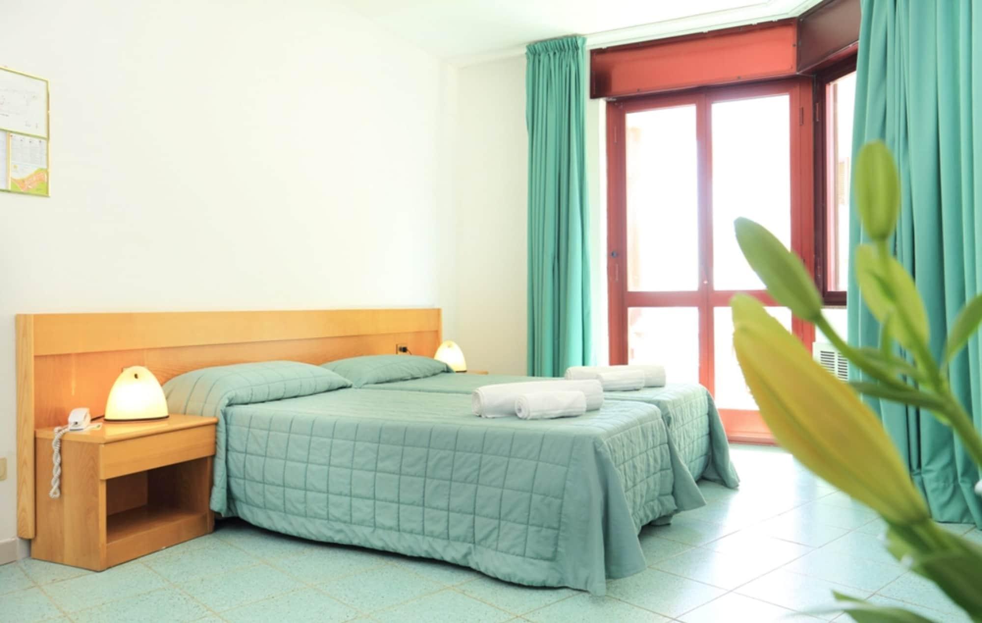Hotel Soleado Алгеро Екстериор снимка