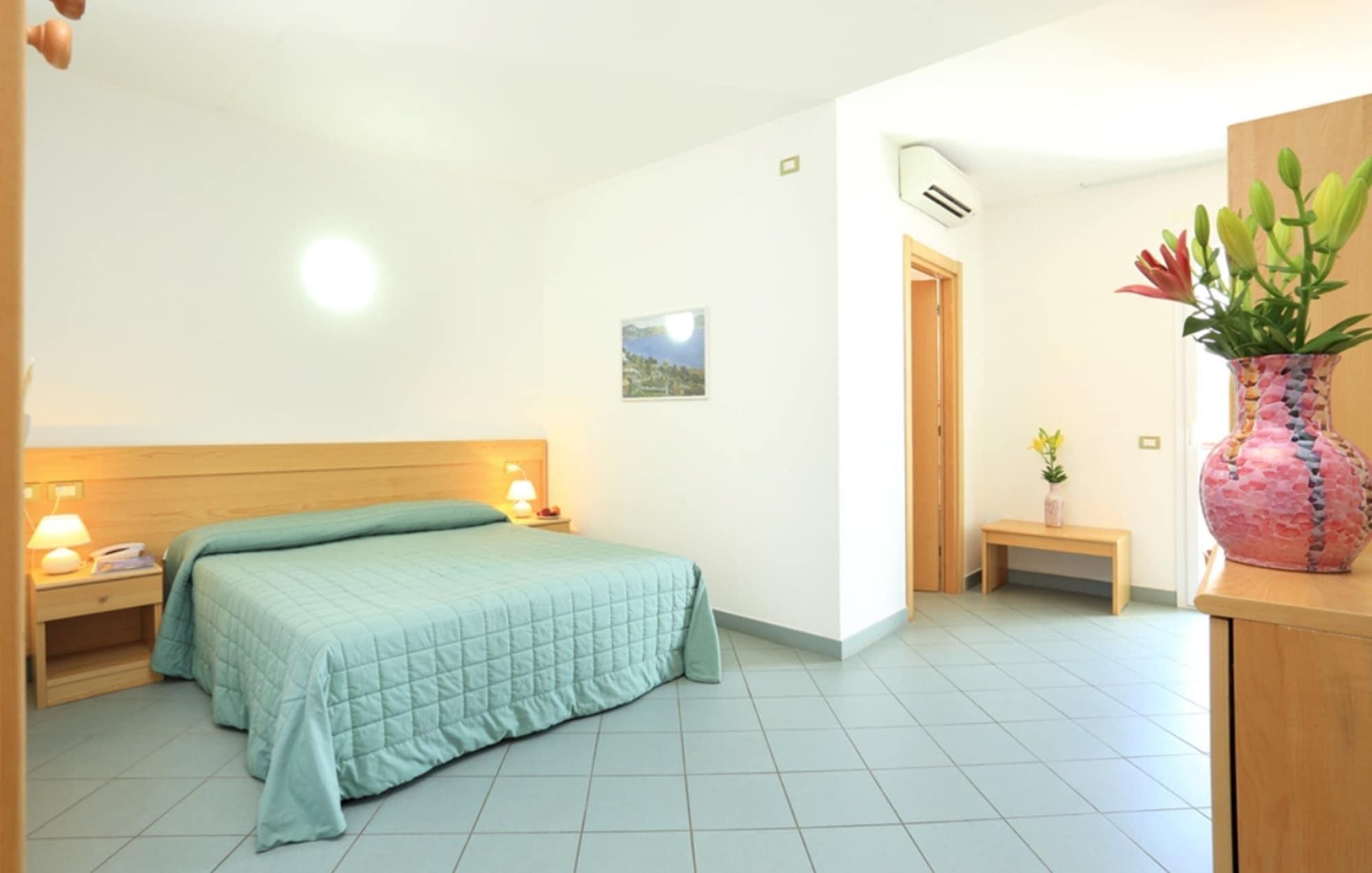 Hotel Soleado Алгеро Екстериор снимка
