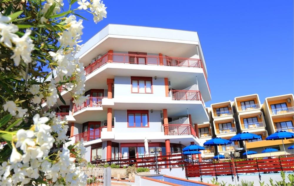 Hotel Soleado Алгеро Екстериор снимка