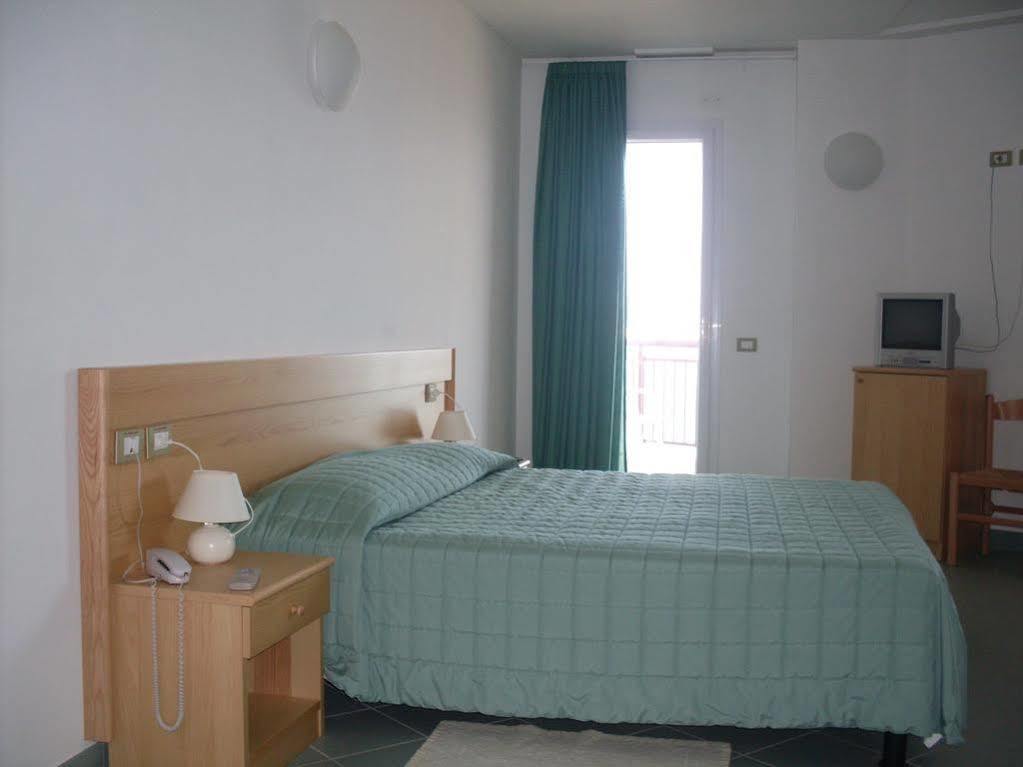 Hotel Soleado Алгеро Екстериор снимка