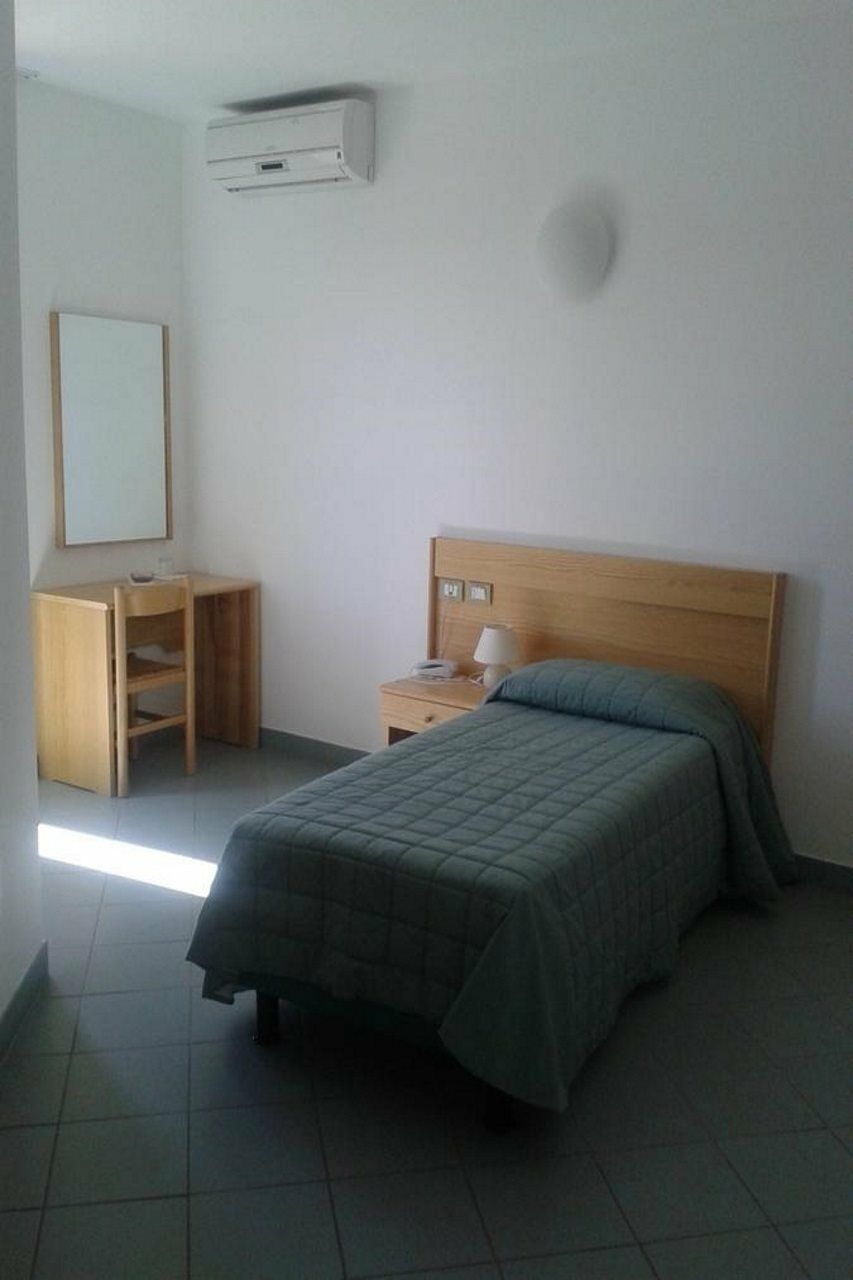 Hotel Soleado Алгеро Екстериор снимка